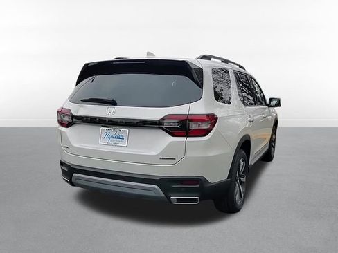 New 2025 Honda Pilot Touring image 6