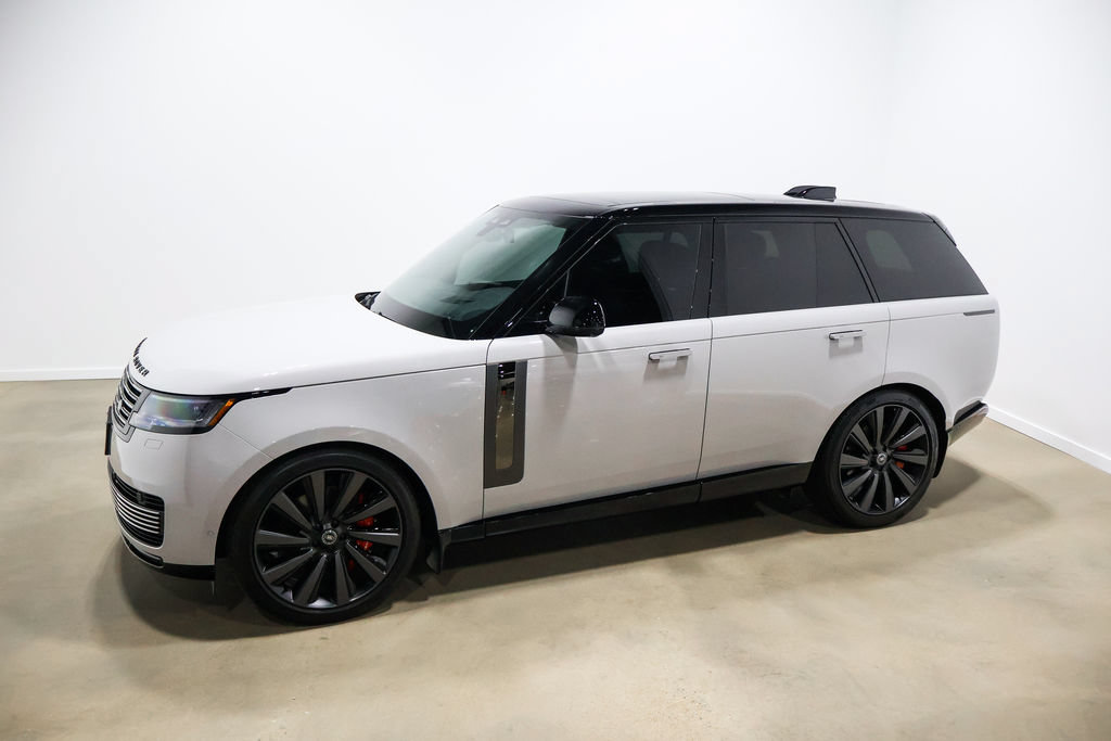 Used 2025 Land Rover Range Rover SV AWD/4WD image 3