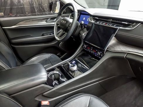 Used 2022 Jeep Grand Cherokee Limited image 30