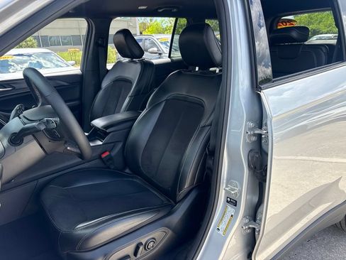 Used 2024 Jeep Grand Cherokee L Laredo AWD/4WD image 9