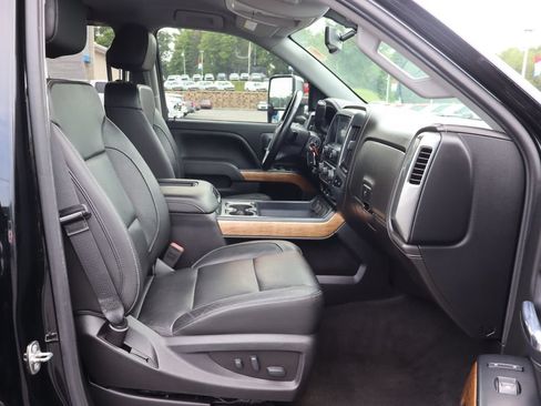 Used 2018 Chevrolet Silverado 1500 LTZ w/ Sport Package AWD/4WD image 19