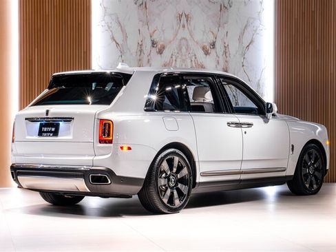 Used 2023 Rolls-Royce Cullinan w/ Cullinan Package AWD/4WD image 3