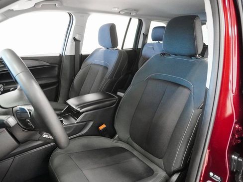 Certified 2024 Jeep Grand Cherokee Laredo image 10