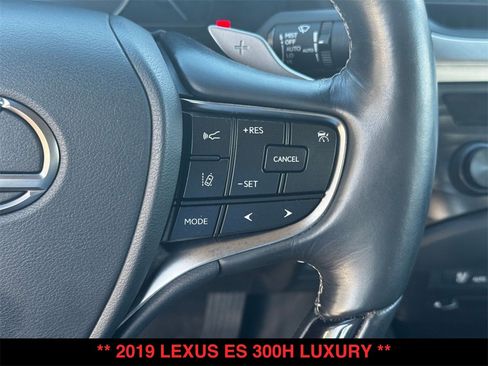 Used 2019 Lexus ES 300h w/ Accessory Package image 24