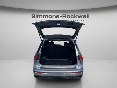 Used 2023 Volkswagen Tiguan SE R-Line AWD/4WD image 9