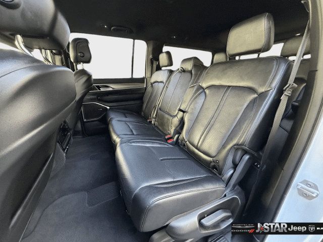 Used 2025 Jeep Wagoneer Series II w/ 8-Passenger Seating Package AWD/4WD image 23