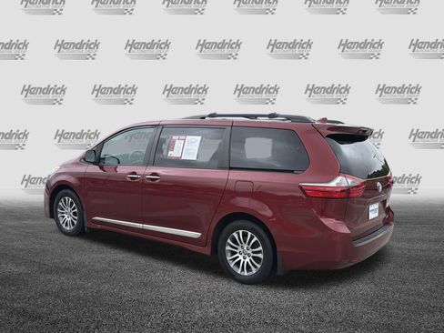 Used 2020 Toyota Sienna XLE w/ XLE Navigation Package FWD image 8