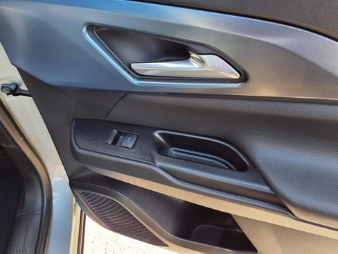 Certified 2024 Chevrolet Equinox EV LT FWD image 22