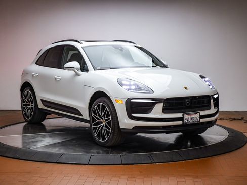 Certified 2026 Porsche Macan AWD/4WD image 29