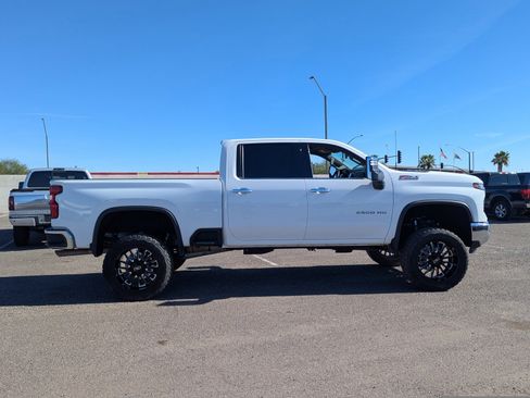 Used 2024 Chevrolet Silverado 2500 LTZ w/ LTZ Convenience Package image 5
