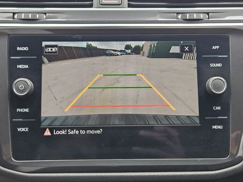 Used 2023 Volkswagen Tiguan SE R-Line FWD image 10