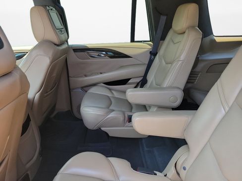 Used 2019 Cadillac Escalade Platinum AWD/4WD image 16