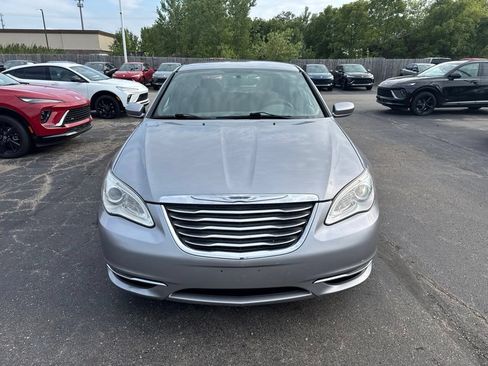 Used 2013 Chrysler 200 LX FWD image 4