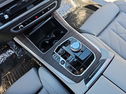 Used 2025 BMW X5 sDrive40i w/ Executive Package image 25