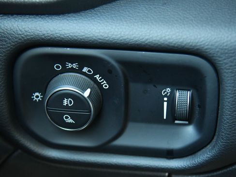 Used 2024 RAM 2500 Big Horn w/ Night Edition image 39