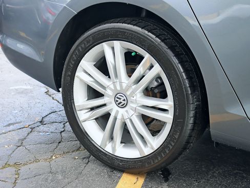 Used 2015 Volkswagen Golf TDI SE FWD image 6