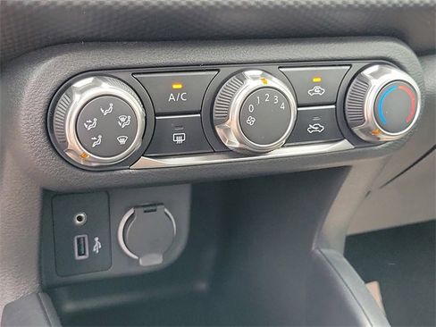 New 2025 Nissan Kicks Play S image 13