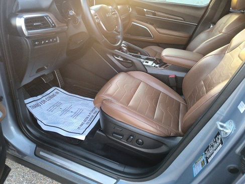 Used 2022 Kia Telluride SX w/ SX Prestige Package image 11