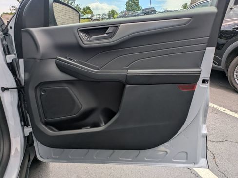 Used 2025 Ford Escape Active AWD/4WD image 32