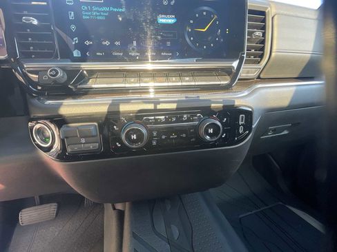 Used 2025 Chevrolet Silverado 2500 LT w/ Convenience Package image 31