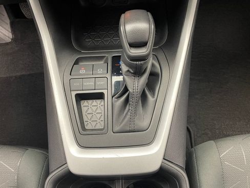 Used 2024 Toyota RAV4 XLE FWD image 29