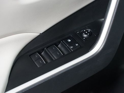 Certified 2025 Toyota RAV4 XLE image 31