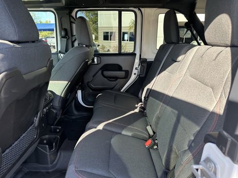 Used 2024 Jeep Wrangler Unlimited Rubicon image 18