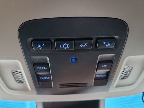 Used 2018 Toyota Camry SE w/ Moonroof Package FWD image 47