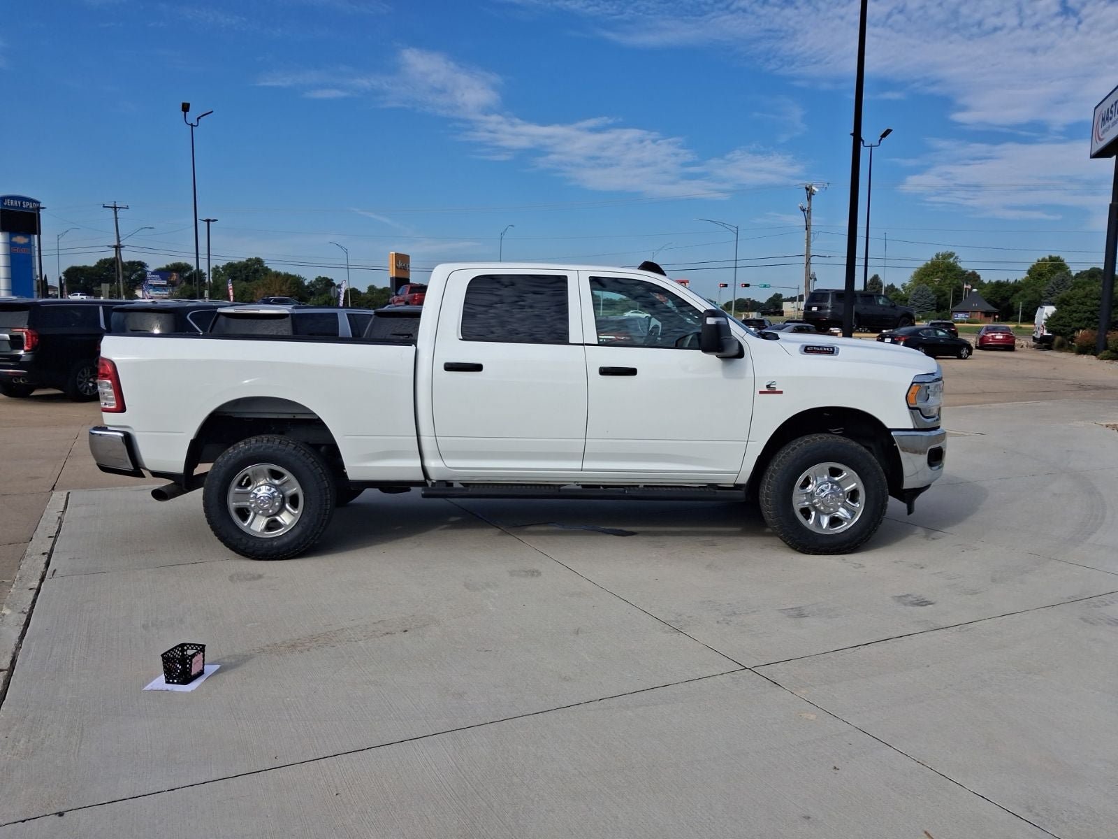 Used 2024 RAM 2500 Tradesman w/ Chrome Appearance Group AWD/4WD image 6