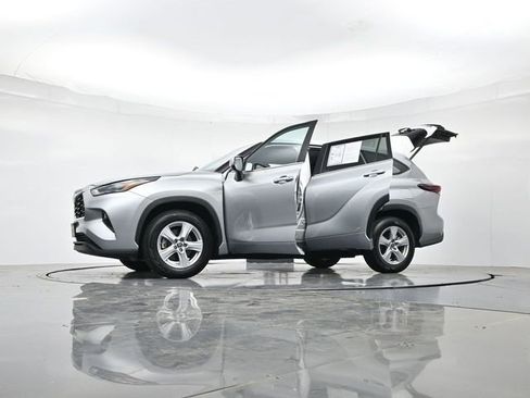 Used 2024 Toyota Highlander LE FWD image 53