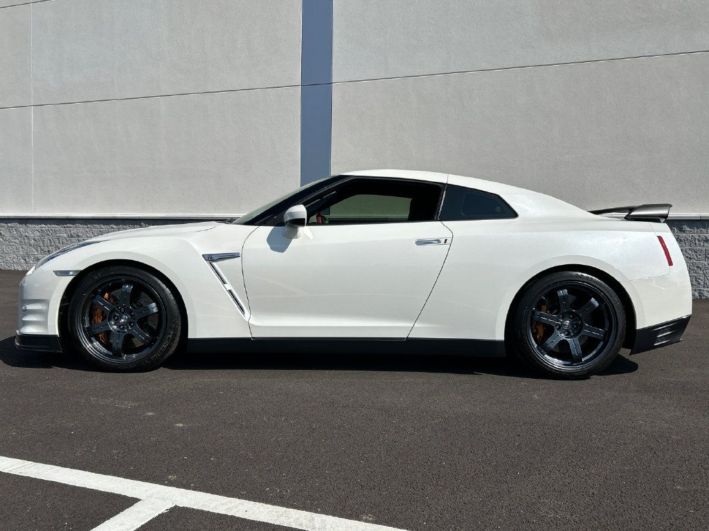 Used 2015 Nissan GT-R Black Edition AWD/4WD image 4
