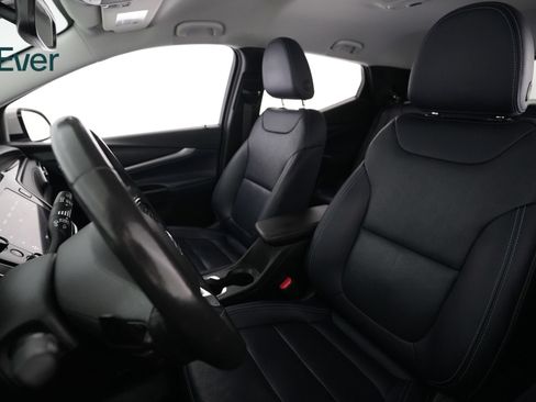 Used 2023 Chevrolet Bolt EUV LT w/ Convenience Package FWD image 4