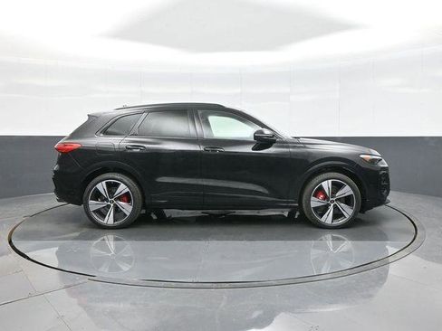 New 2025 Audi SQ5 Prestige image 8