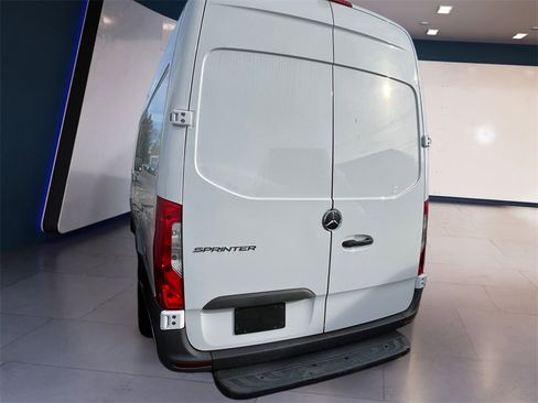 Used 2024 Mercedes-Benz Sprinter 2500 image 2
