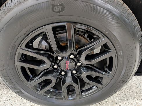 Used 2025 GMC Sierra 1500 Elevation image 13