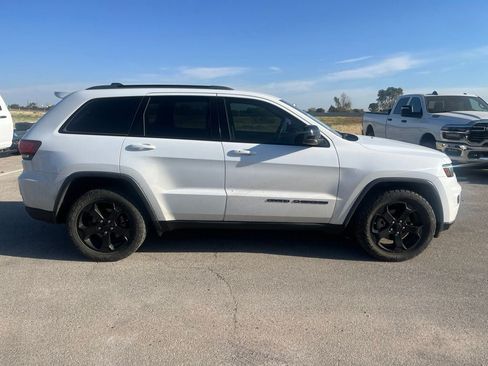 Used 2019 Jeep Grand Cherokee Laredo RWD image 6