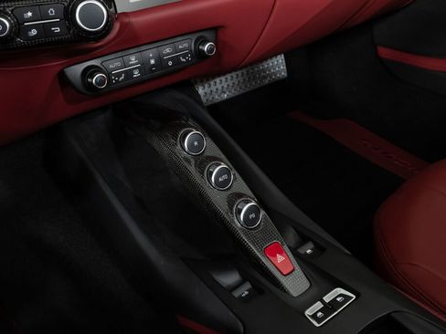 Used 2022 Ferrari 812 GTS image 40