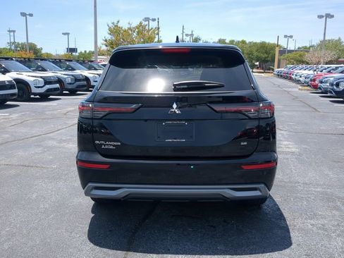 Used 2025 Mitsubishi Outlander SE FWD image 6