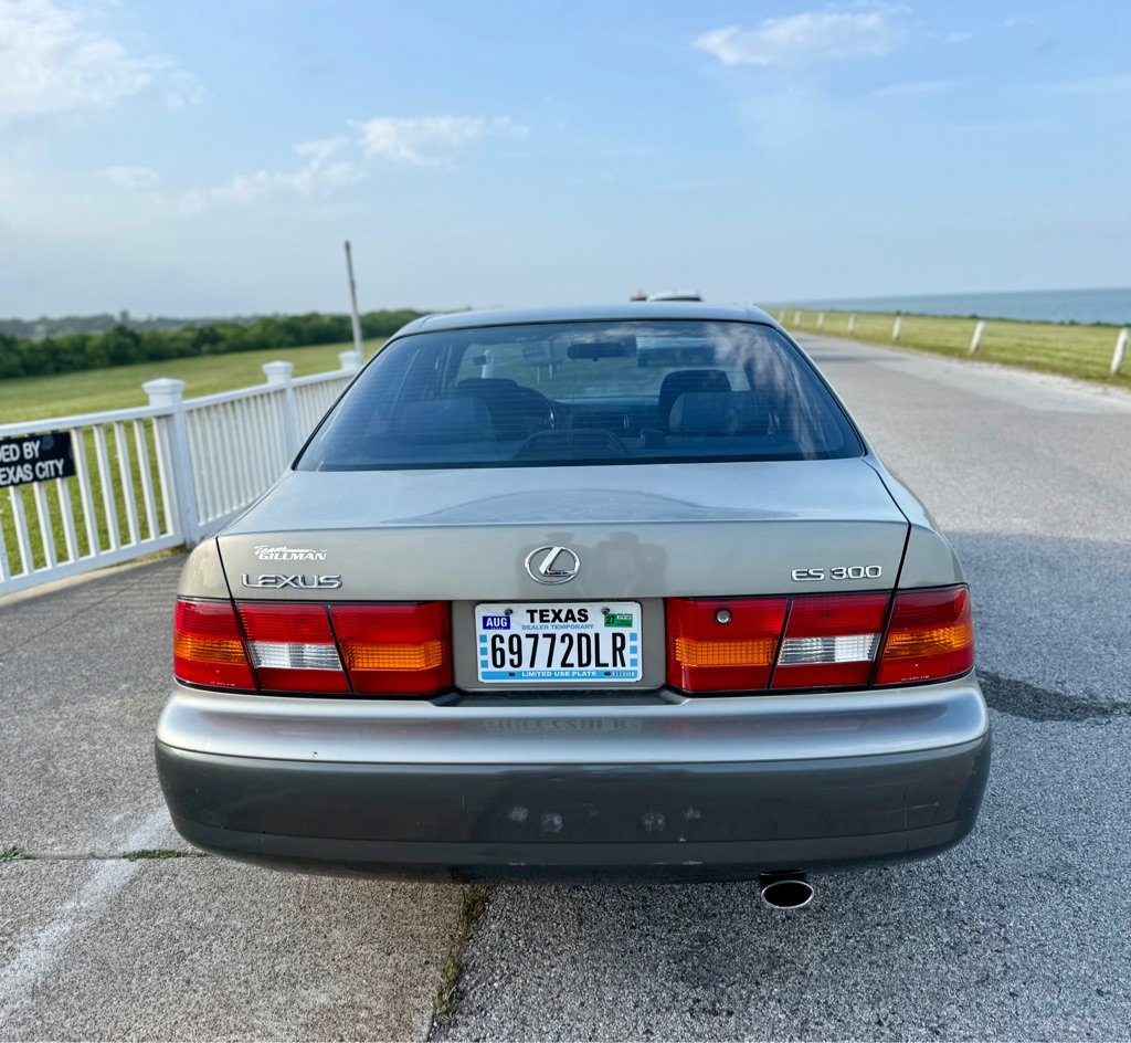 Used 1998 Lexus ES 330 w/ Leather Trim Pkg FWD image 6