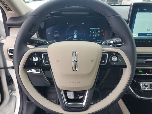 New 2026 Lincoln Corsair Premiere image 16