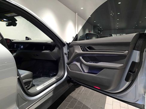 Used 2022 Porsche Taycan 4S image 12