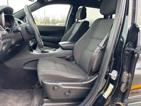 Used 2018 Jeep Grand Cherokee Laredo image 12