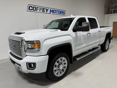 Used 2017 GMC Sierra 2500 Denali w/ Duramax Plus Package image 2