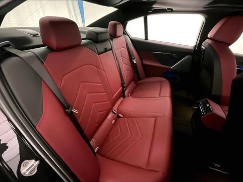 Used 2025 BMW i5 xDrive40 w/ Premium Package image 15