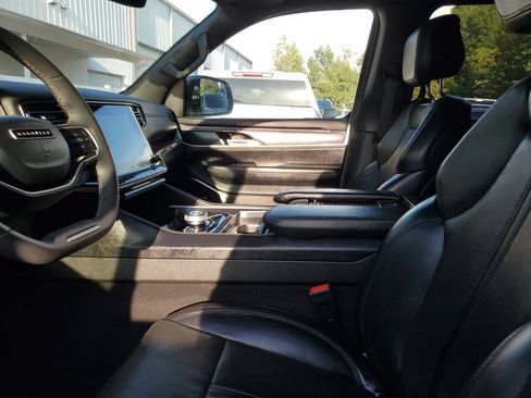 Used 2024 Jeep Wagoneer L 4WD image 16