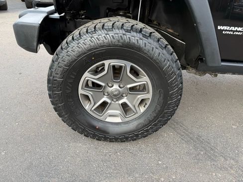 Used 2015 Jeep Wrangler Unlimited Rubicon w/ Connectivity Group image 13