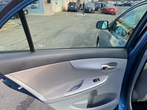 Used 2013 Toyota Corolla LE Special Edition image 18