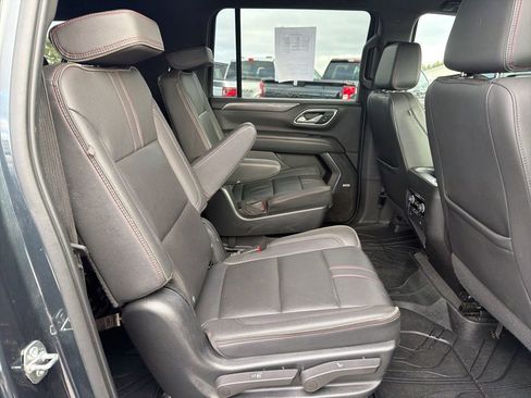 Used 2022 Chevrolet Suburban RST w/ Luxury Package image 28