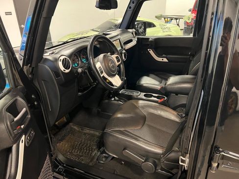 Used 2015 Jeep Wrangler Unlimited Sahara AWD/4WD image 10