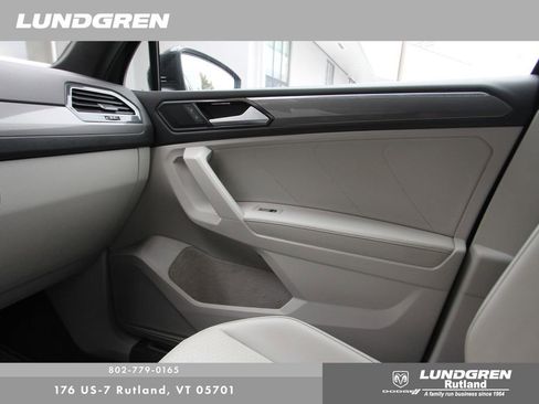 Used 2022 Volkswagen Tiguan SE R-Line image 32
